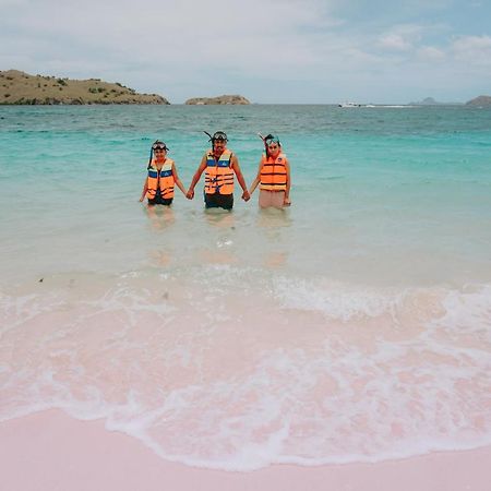 Komodoku One Love Homestay And Tour ラブハン・バジョ エクステリア 写真