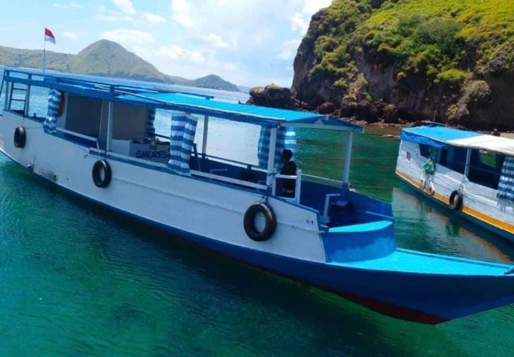 Komodoku One Love Homestay And Tour ラブハン・バジョ エクステリア 写真