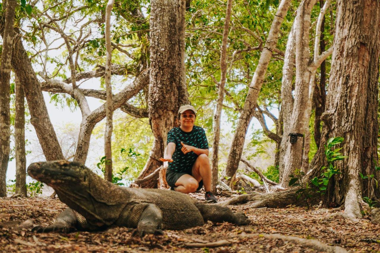 Komodoku One Love Homestay And Tour ラブハン・バジョ エクステリア 写真