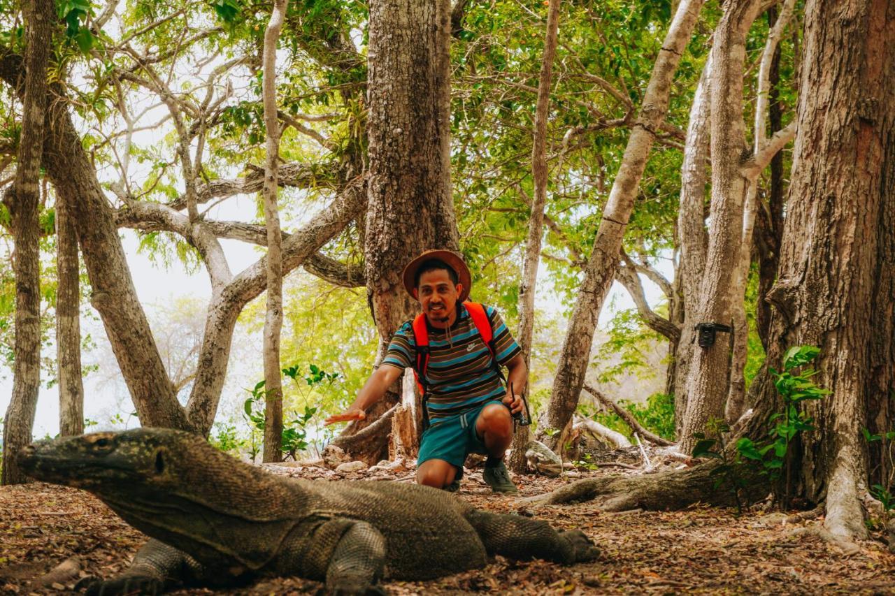 Komodoku One Love Homestay And Tour ラブハン・バジョ エクステリア 写真