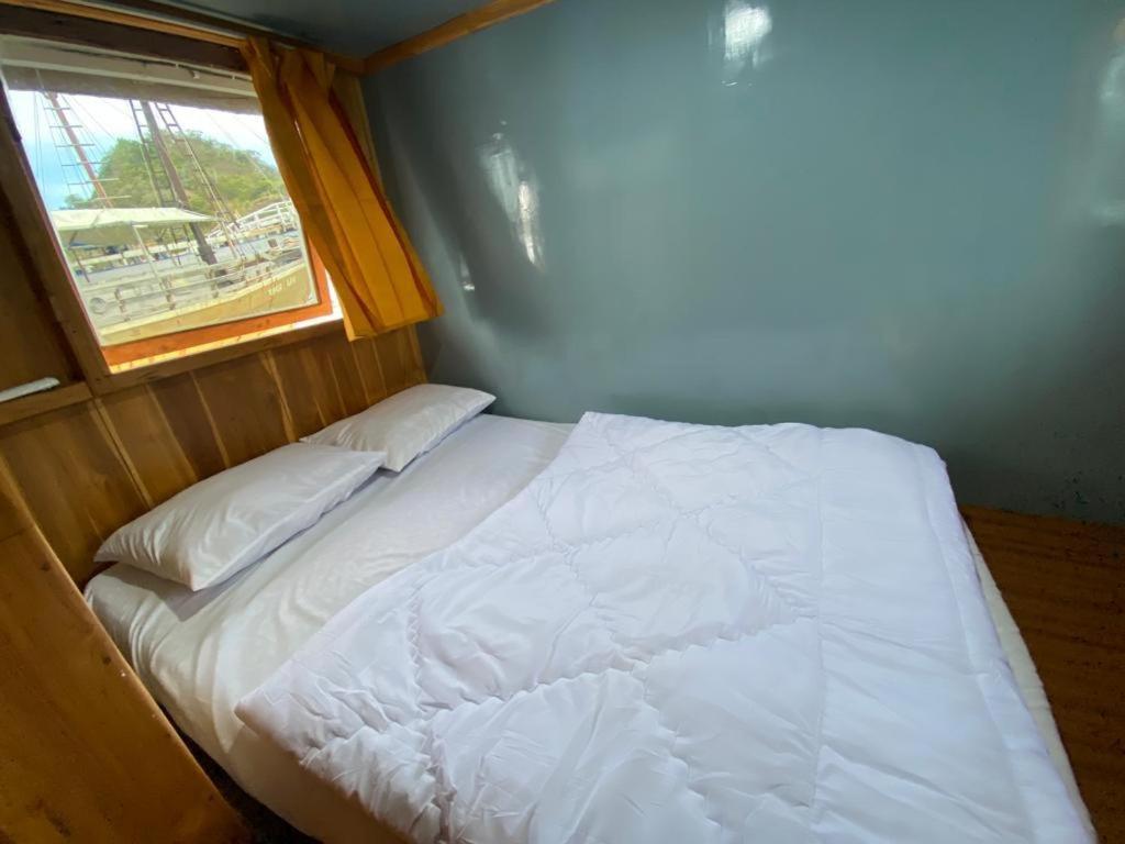 Komodoku One Love Homestay And Tour ラブハン・バジョ エクステリア 写真