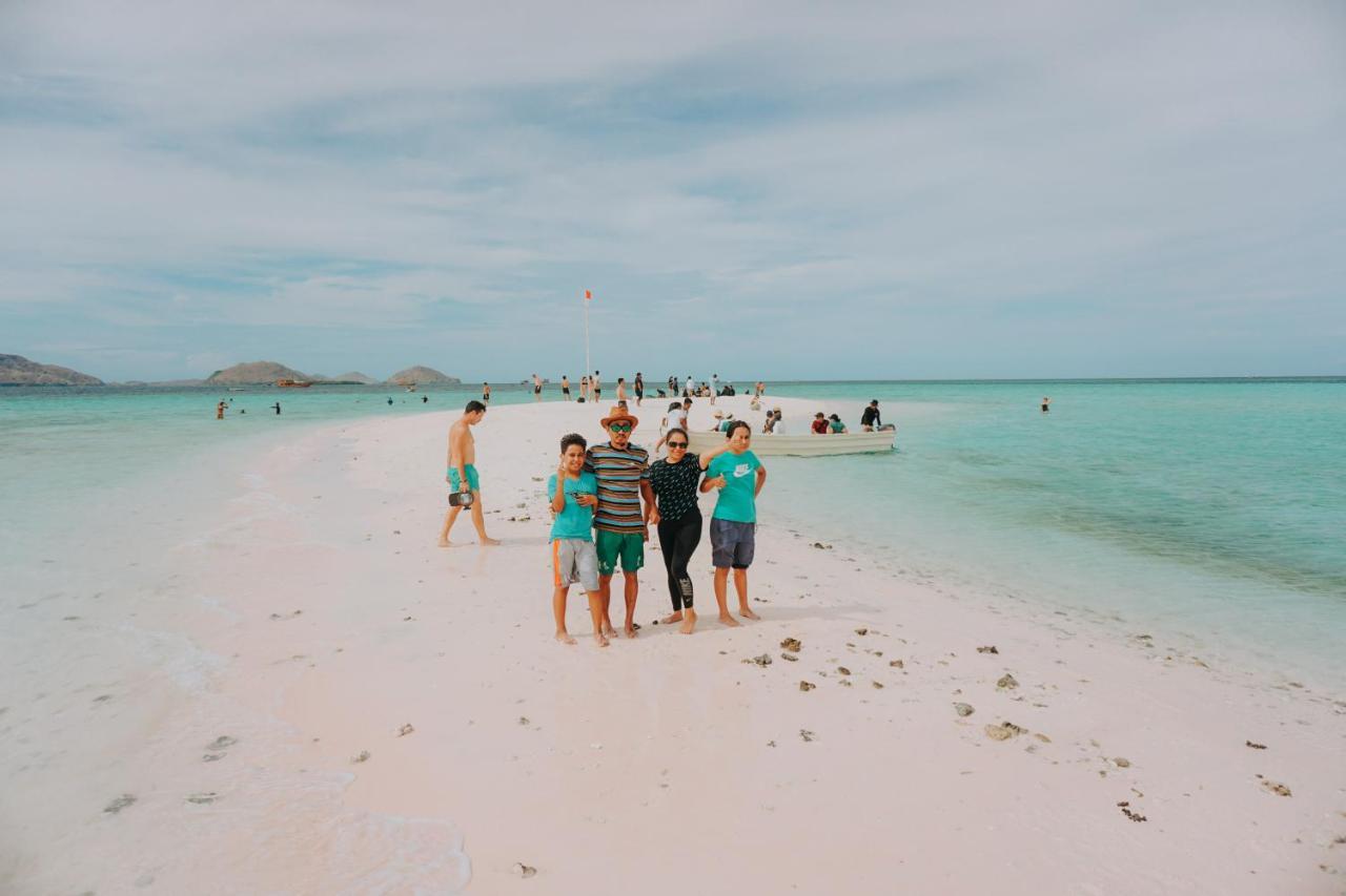 Komodoku One Love Homestay And Tour ラブハン・バジョ エクステリア 写真