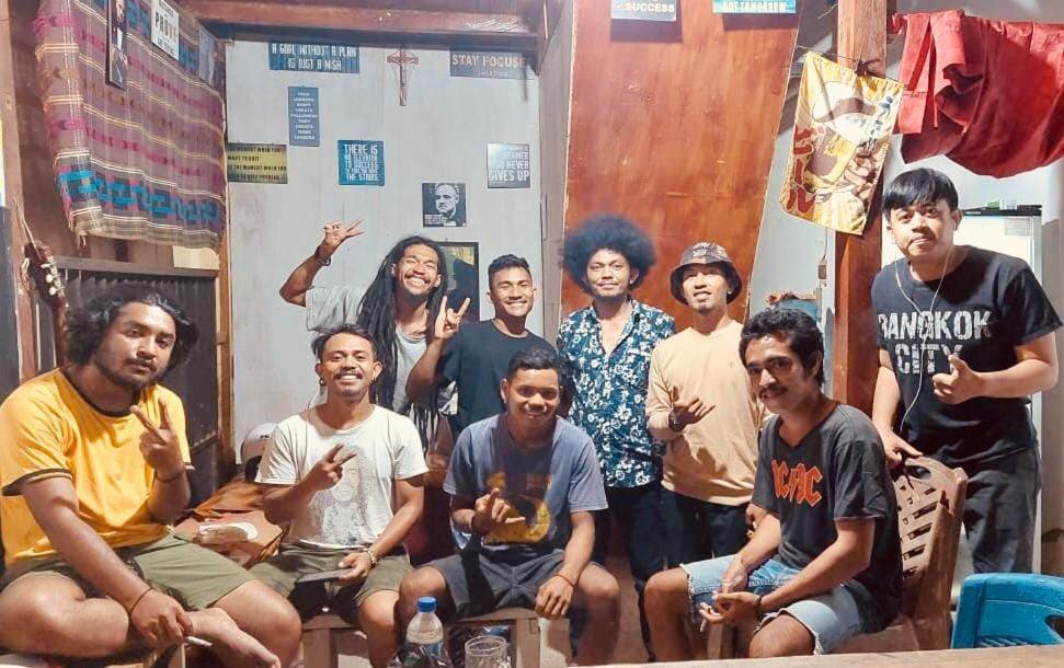 Komodoku One Love Homestay And Tour ラブハン・バジョ エクステリア 写真