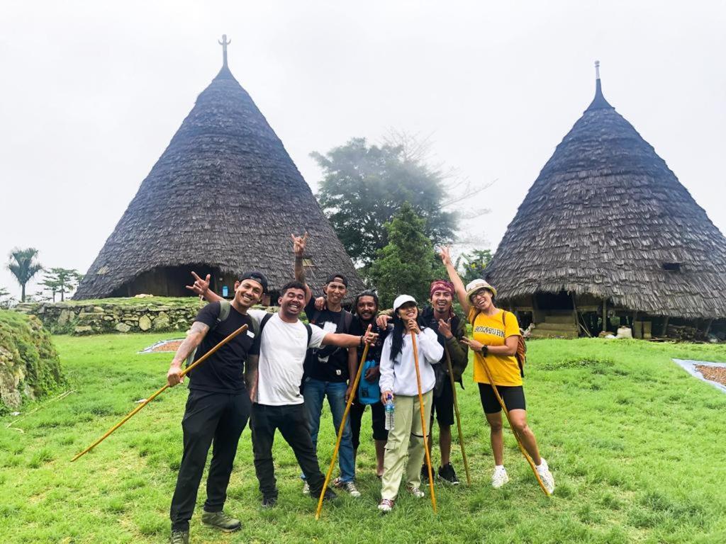Komodoku One Love Homestay And Tour ラブハン・バジョ エクステリア 写真