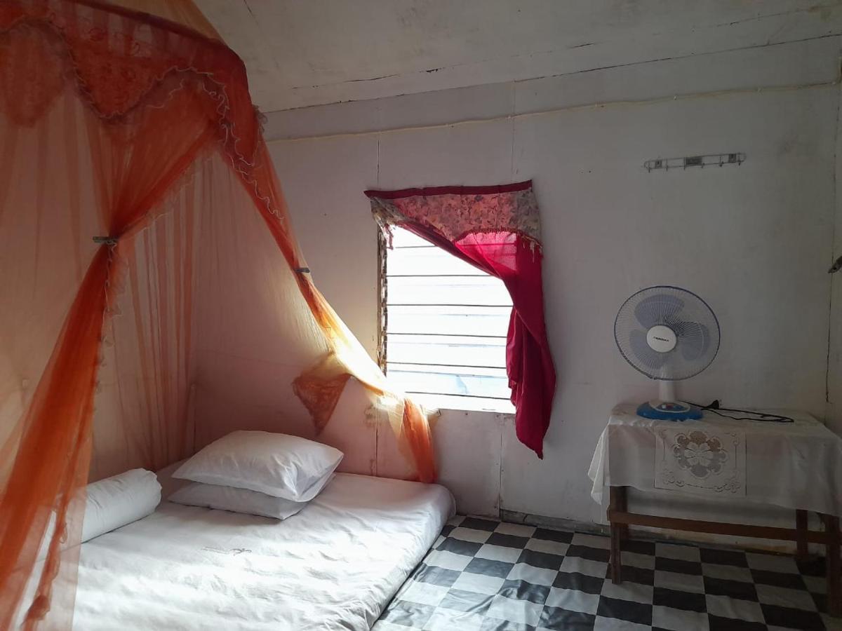 Komodoku One Love Homestay And Tour ラブハン・バジョ エクステリア 写真