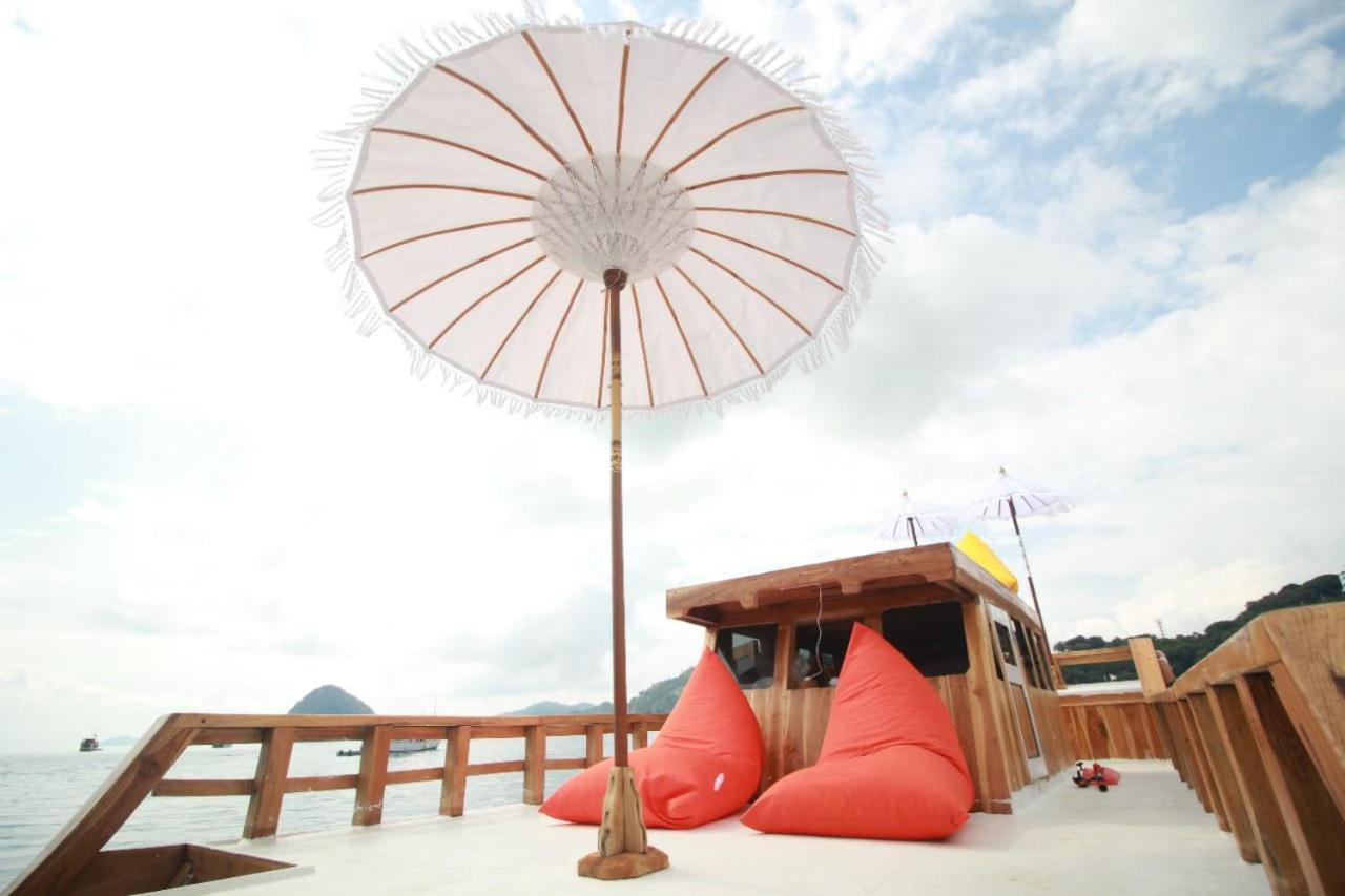 Komodoku One Love Homestay And Tour ラブハン・バジョ エクステリア 写真